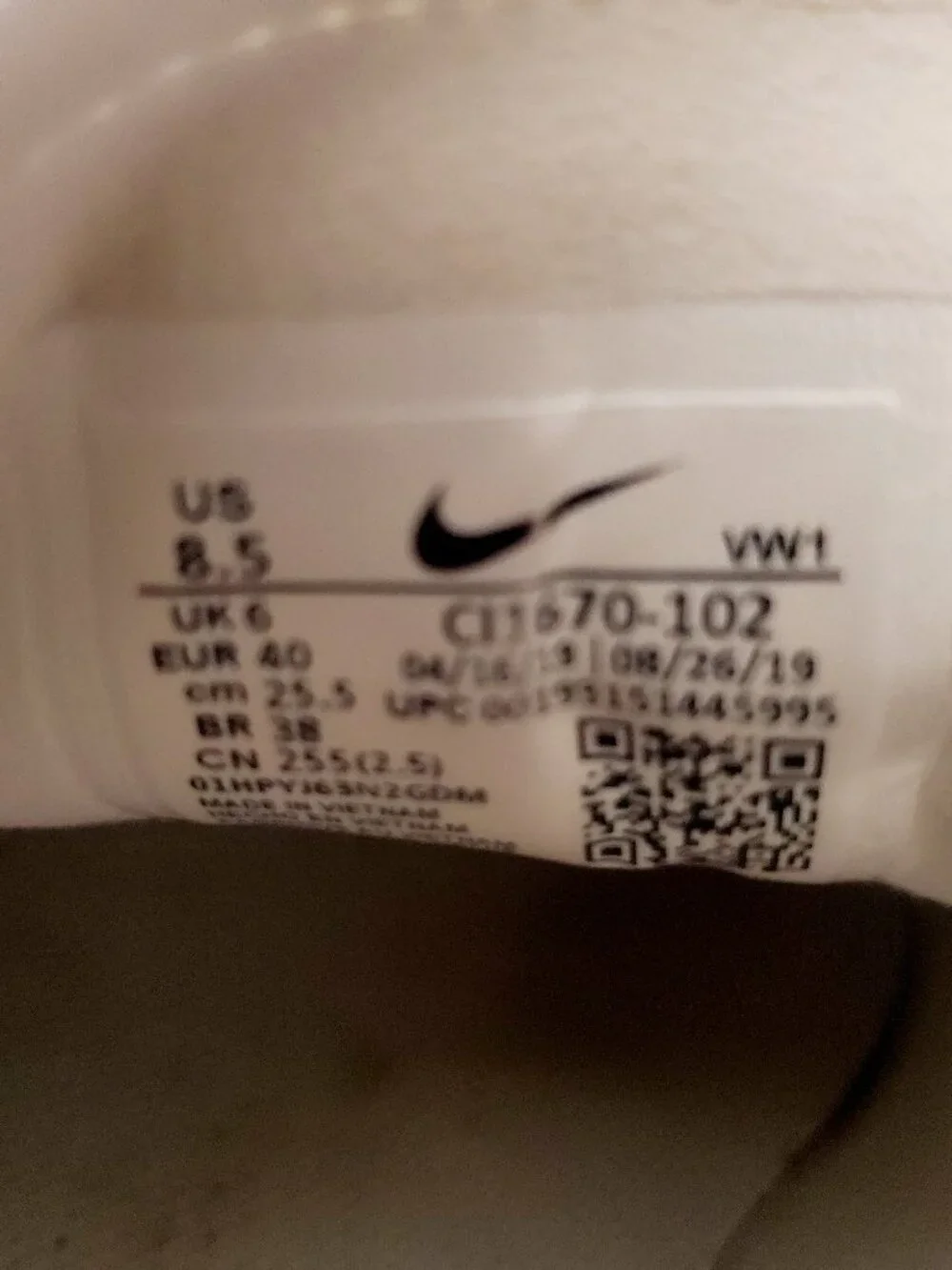 Nike Leather Sneakers White Green Stripe Trainers Men’s 8 / Women’s 9.5 Classic